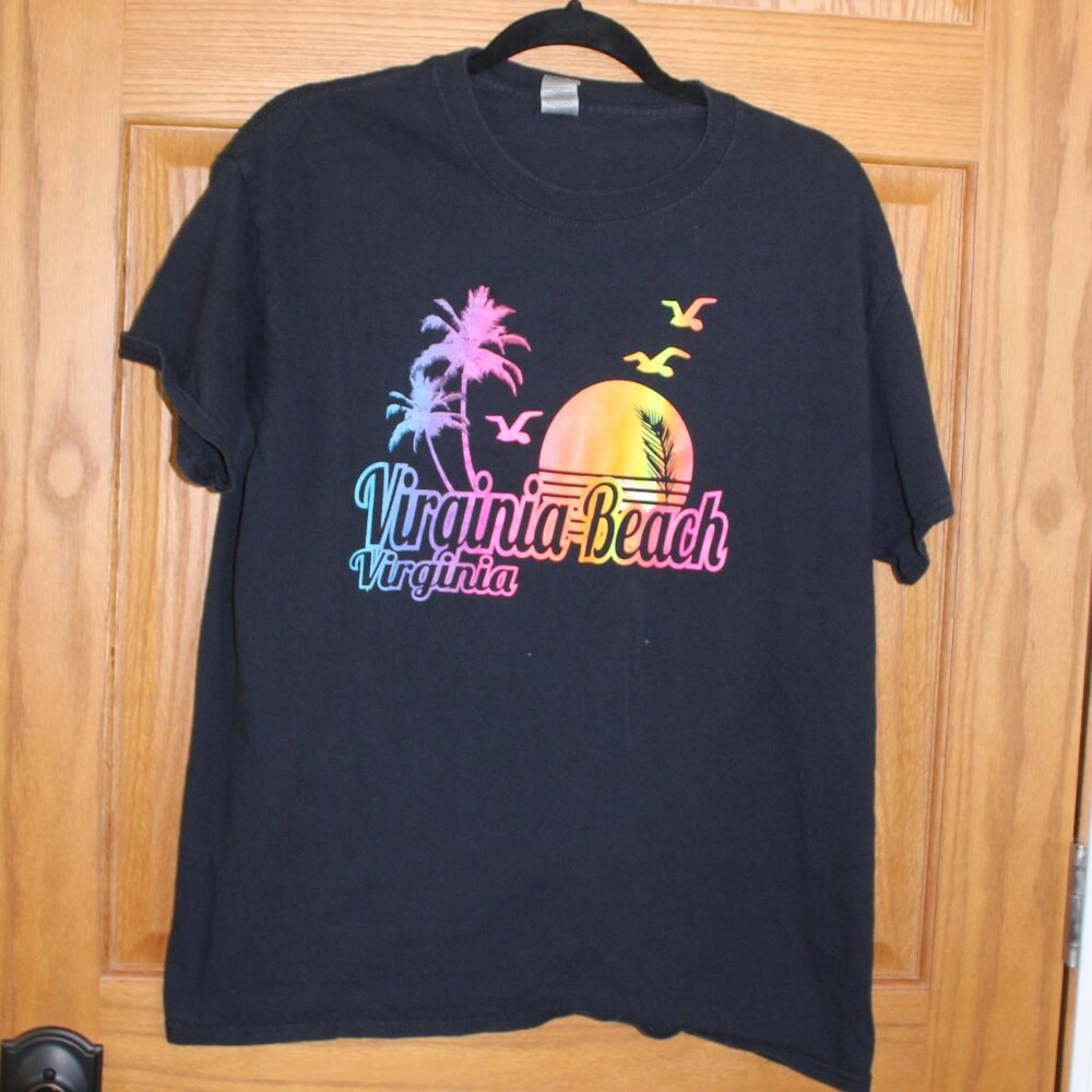 Virginia Beach, Virginia Women's T-Shirt Size Large - Short Sleeve Black Neon